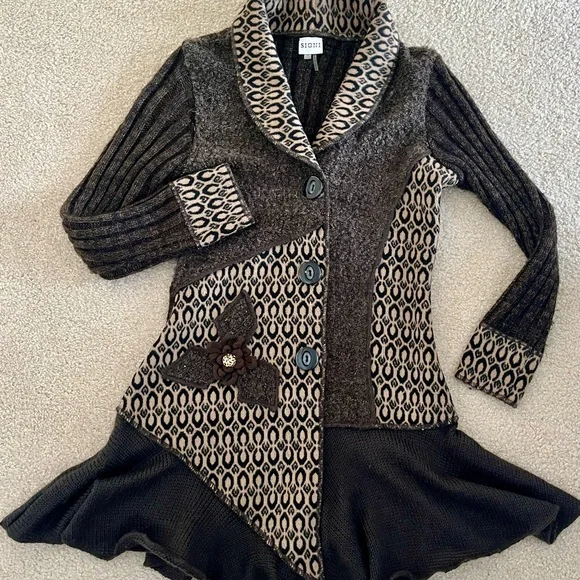 Long cardigan. - Picture 5 of 9